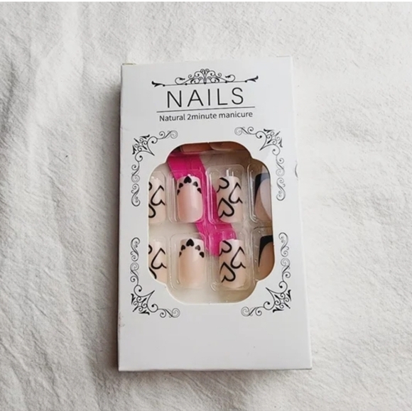 24 Pieces Fake Press On Nails - Picture 4 of 6